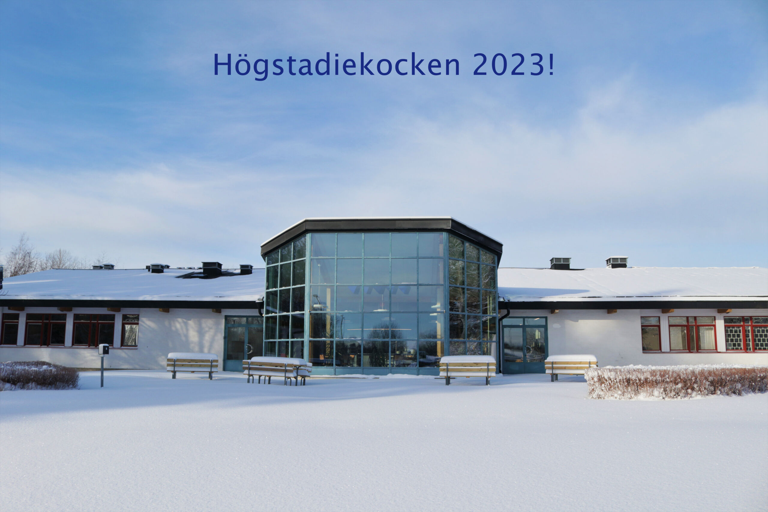 Bruksgymnasiets framsida med snö och texten Högstadiekocken 2023